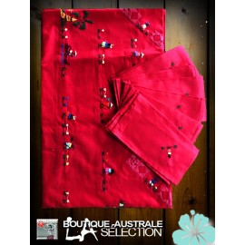 Les nappes madagascar couleur rouge: broderies personnages