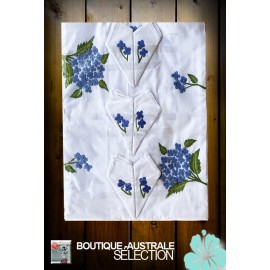 Nappe broderie de Madagascar myosotis bleues: gamme 1er choix.