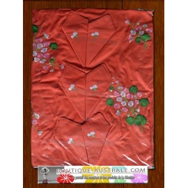 Les broderies 1er choix : broderies recto et verso  nappe rouge pale et fleurs roses